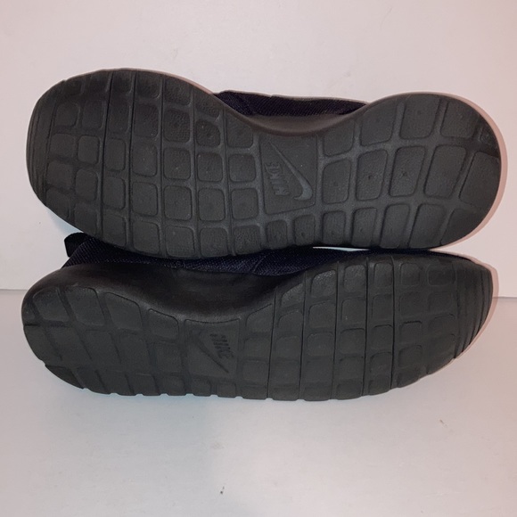 2 for $30 Nike Shoes Roshe One Casual Shoes Black Unisex Big Kids Size 5Y - Picture 6 of 8